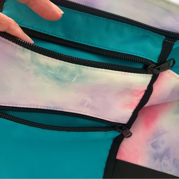 ESVAN Beach Pool Gym tote bag with various zippered compartments water resistant - Picture 8 of 11